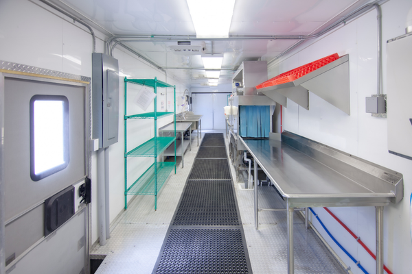 48 foot large-capacity dishwashing trailer interior